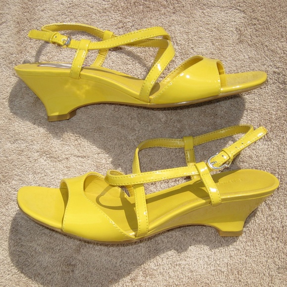 Etienne Aigner patent leather wedge sandals 7M - Picture 5 of 7